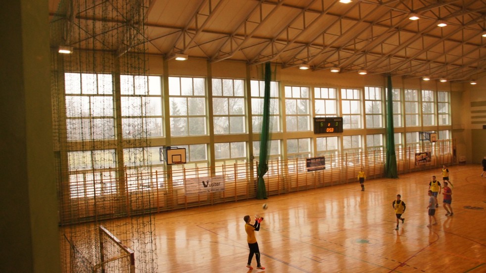 Pierwsze mecze piłki halowej za nami