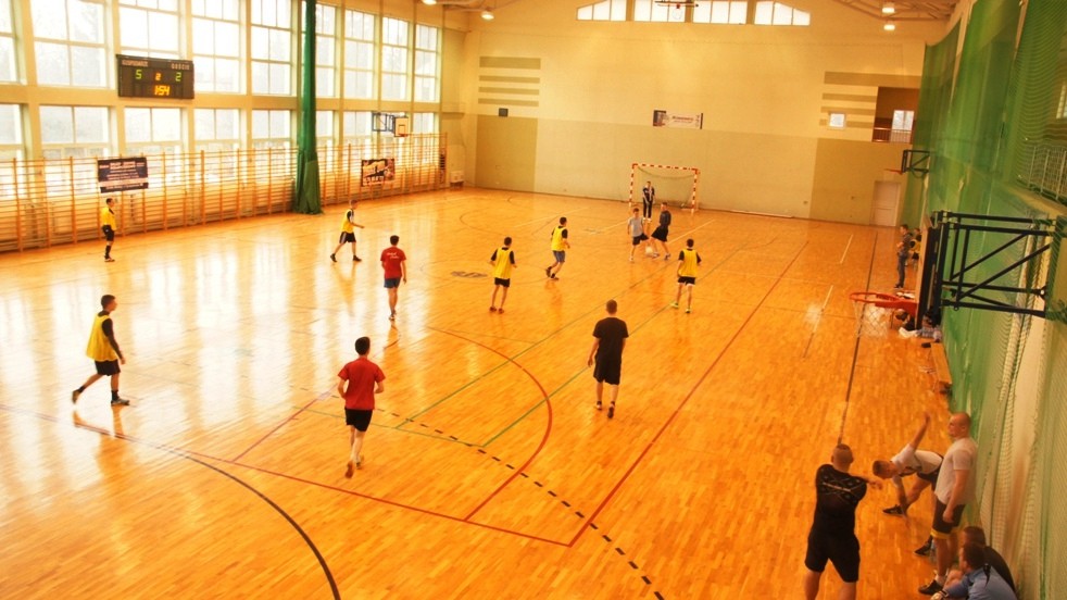 Pierwsze mecze piłki halowej za nami