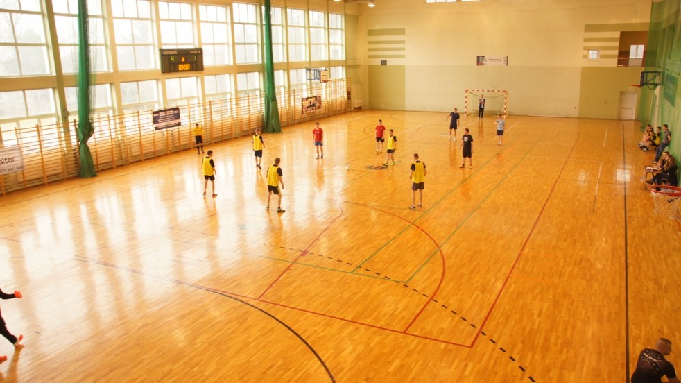 Pierwsze mecze piłki halowej za nami