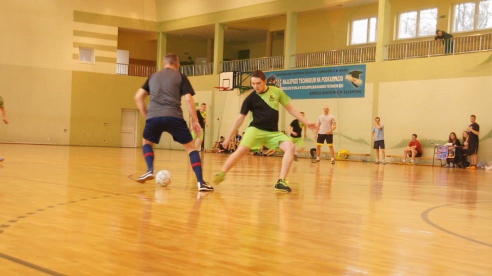 Pierwsze mecze piłki halowej za nami