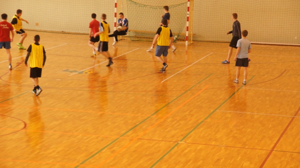 Pierwsze mecze piłki halowej za nami
