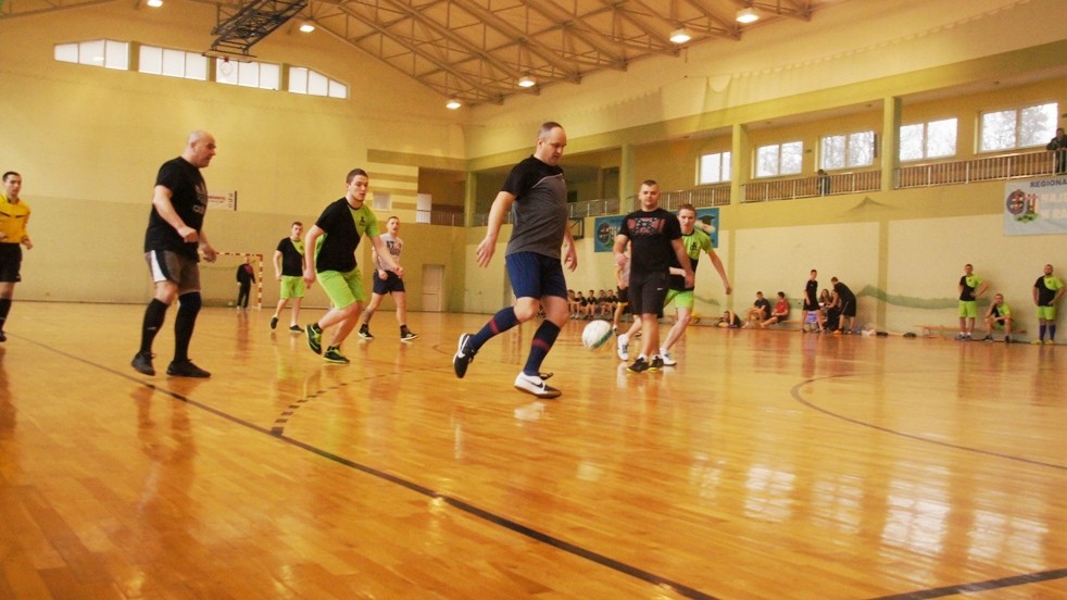 Pierwsze mecze piłki halowej za nami