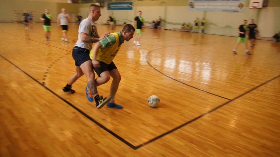 Pierwsze mecze piłki halowej za nami