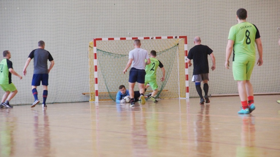 Pierwsze mecze piłki halowej za nami