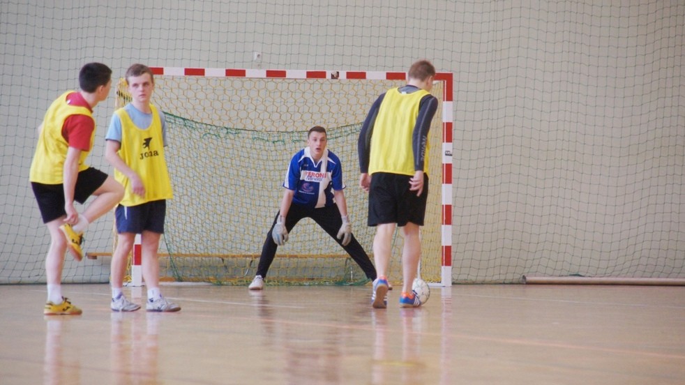 Pierwsze mecze piłki halowej za nami