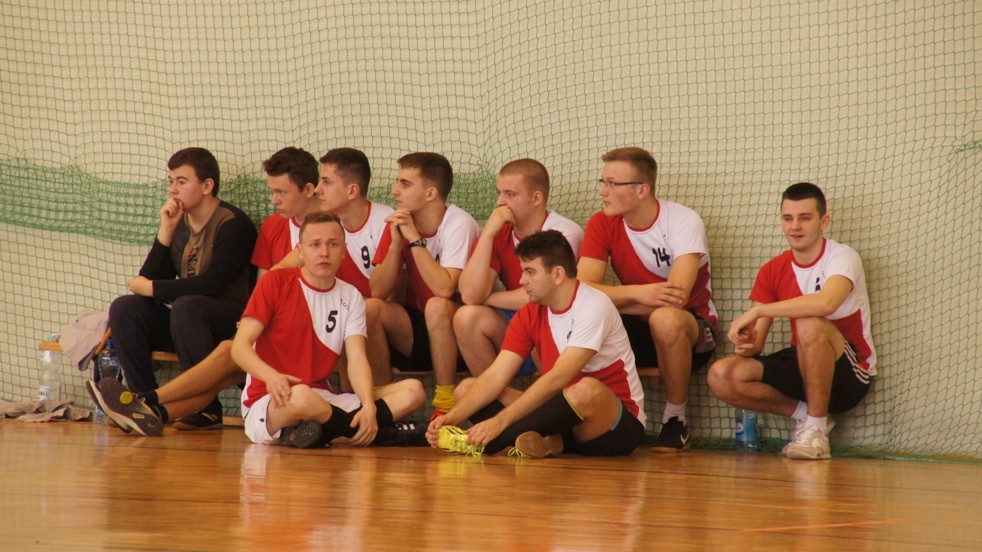 Pierwsze mecze piłki halowej za nami