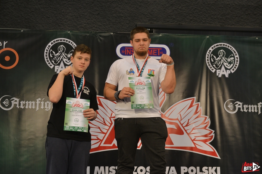Niżańscy siłacze ze złotymi medalami