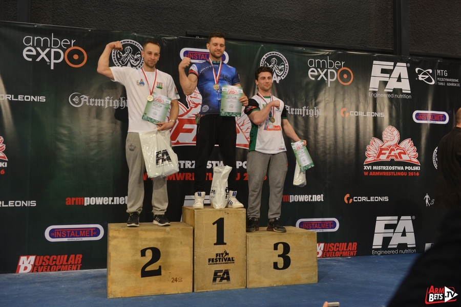 Niżańscy siłacze ze złotymi medalami