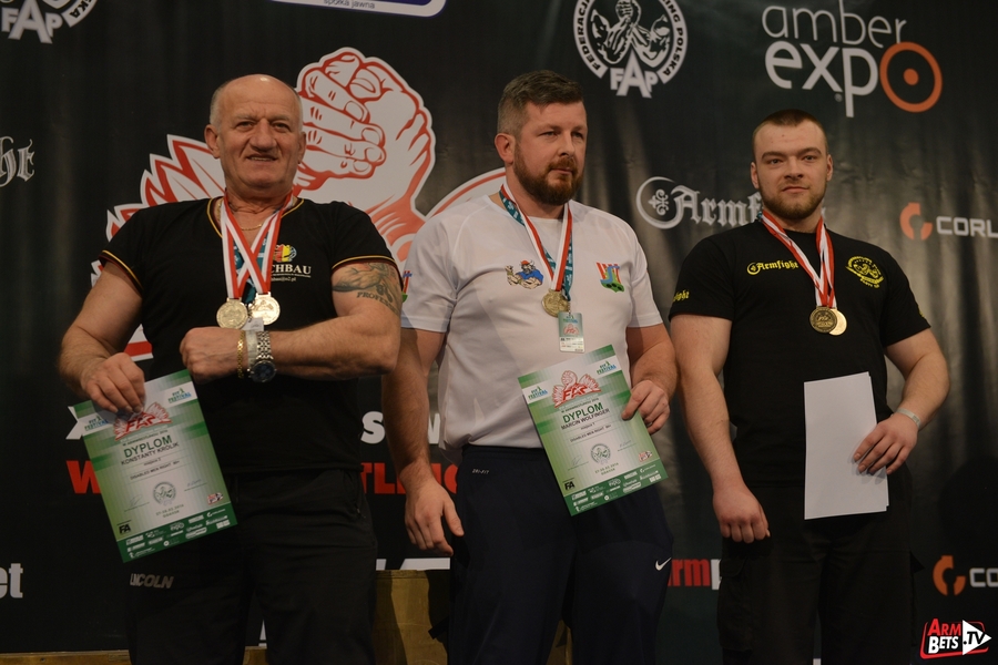Niżańscy siłacze ze złotymi medalami