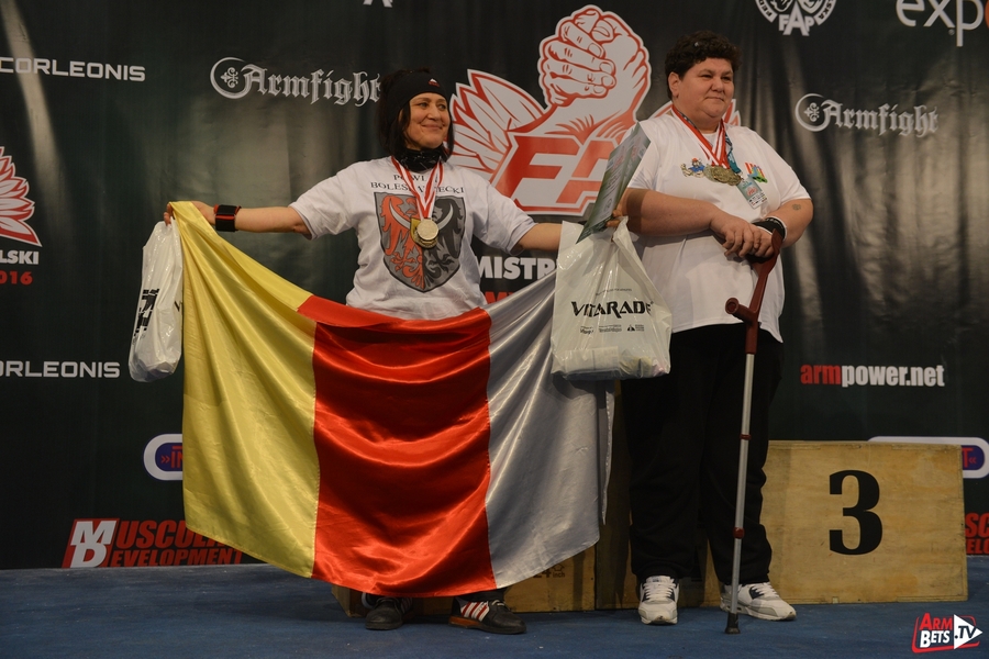 Niżańscy siłacze ze złotymi medalami