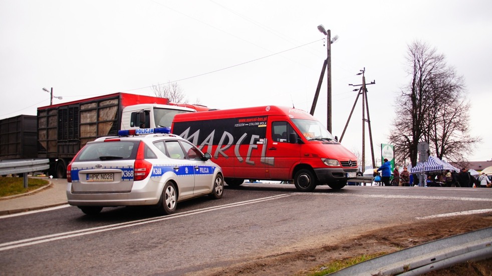 7 osób w szpitalu po wypadku busa