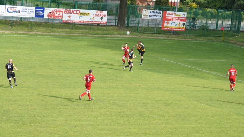 Sokół Nisko wygrał z Przełomem Besko aż 7-1