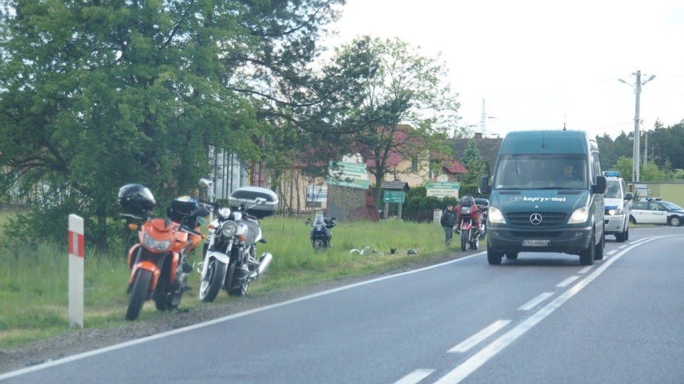 Motocyklista wpadł do rowu