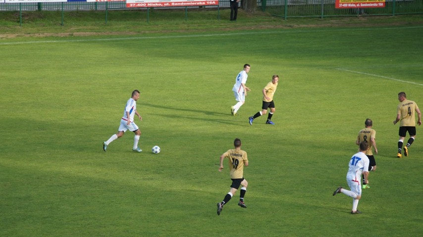 SOKÓŁ NISKO wygrywa 3-1 z LKS SKOŁOSZÓW