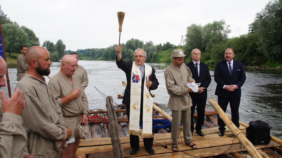 Flisacy wypłynęli z Jarosławia do Ulanowa