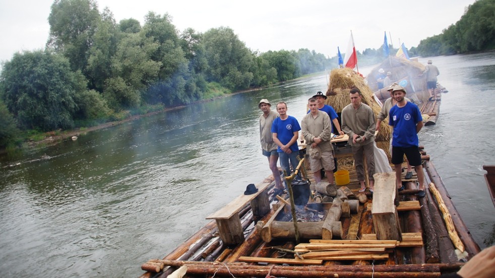 Flisacy wypłynęli z Jarosławia do Ulanowa