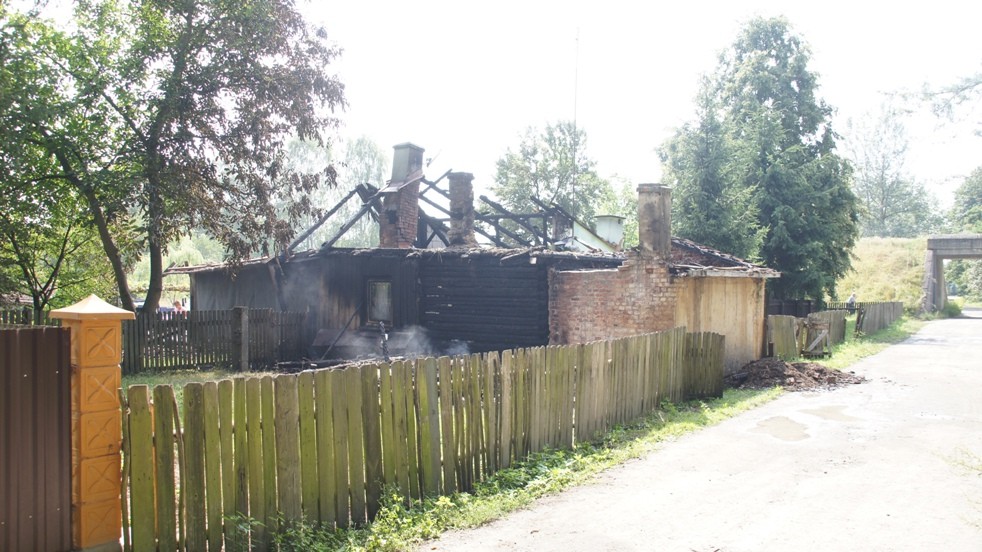 W Nisku spłonął dom ? mieszkańców uratował sąsiad