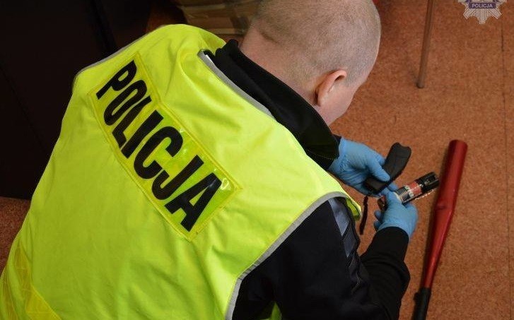 Kijem bejsbolowym groził ojcu
