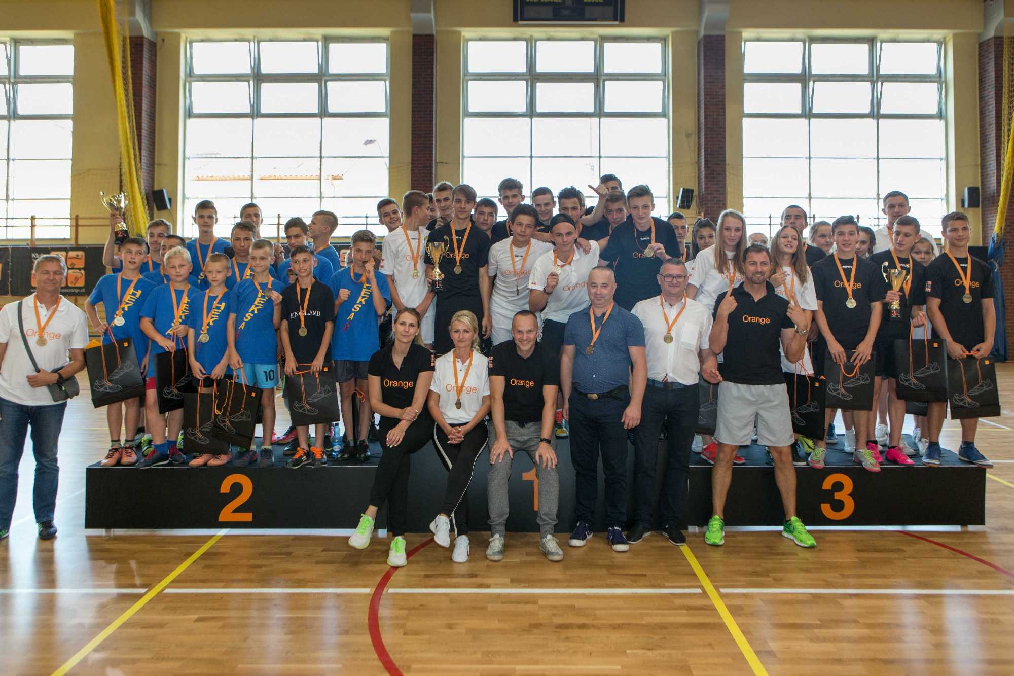 OSP z Krzeszowa na wspólnych rozgrywkach z gwiazdami sportu