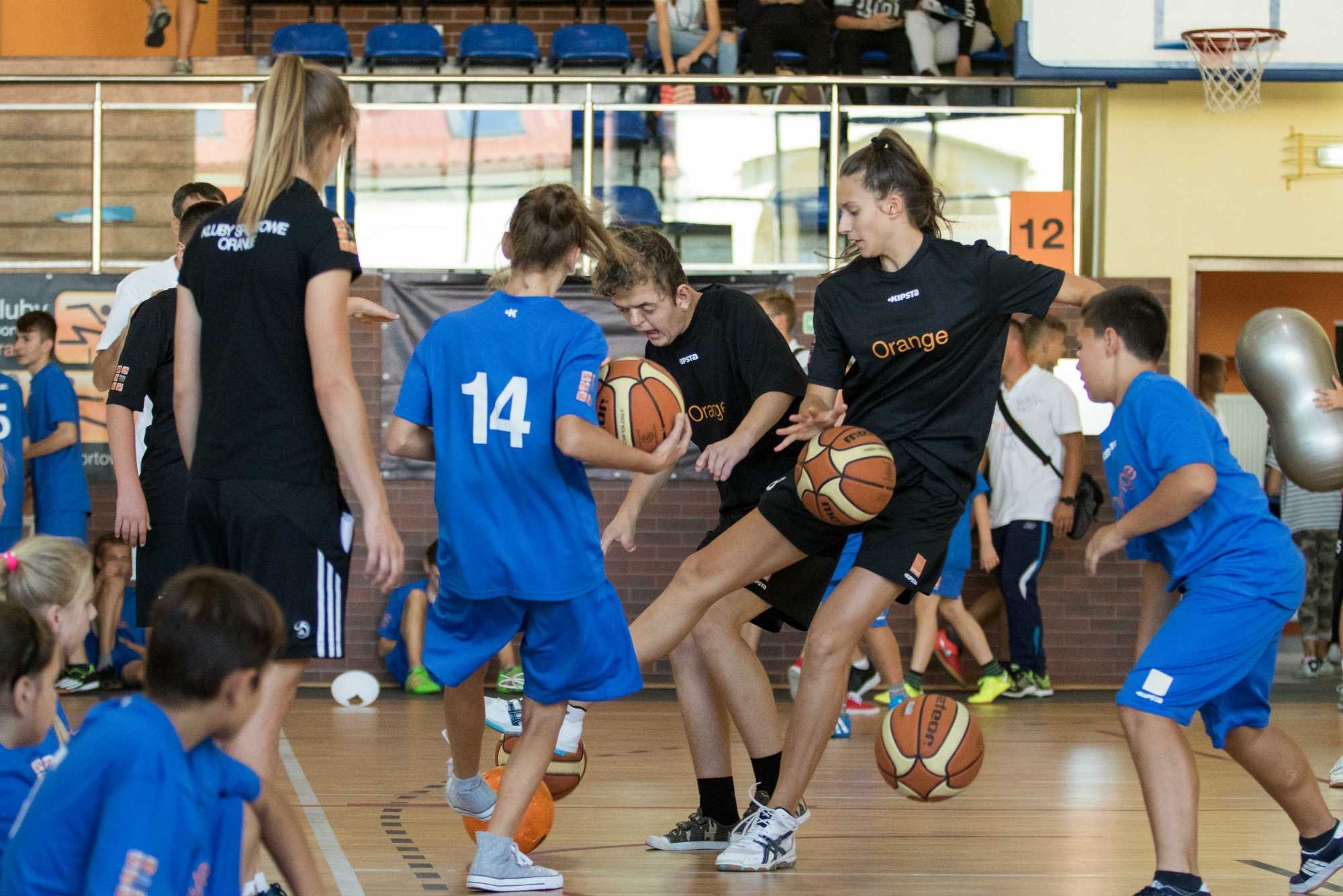 OSP z Krzeszowa na wspólnych rozgrywkach z gwiazdami sportu