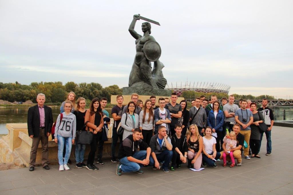 Edukacyjny wyjazd uczniów niżańskich szkół do Warszawy