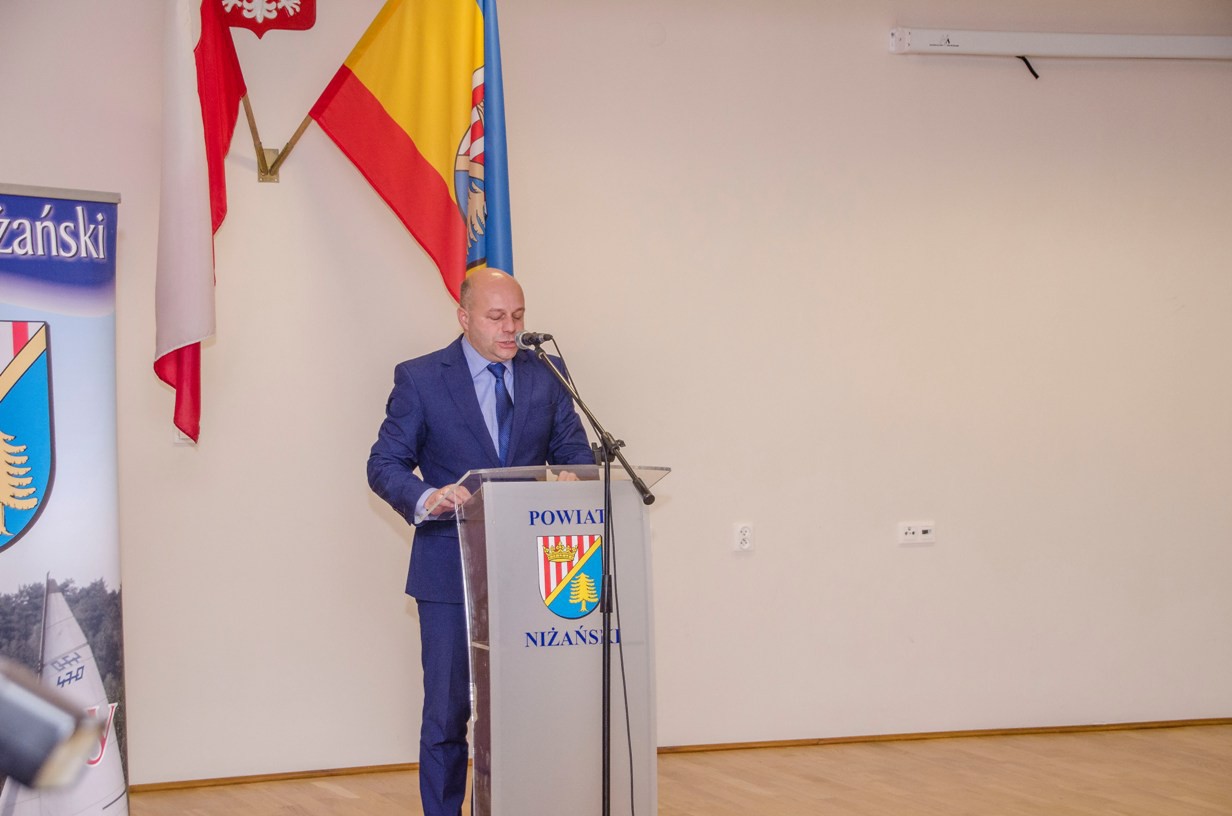 W Rudniku nad Sanem otwarto boisko wielofunkcyjne z siłownią terenową