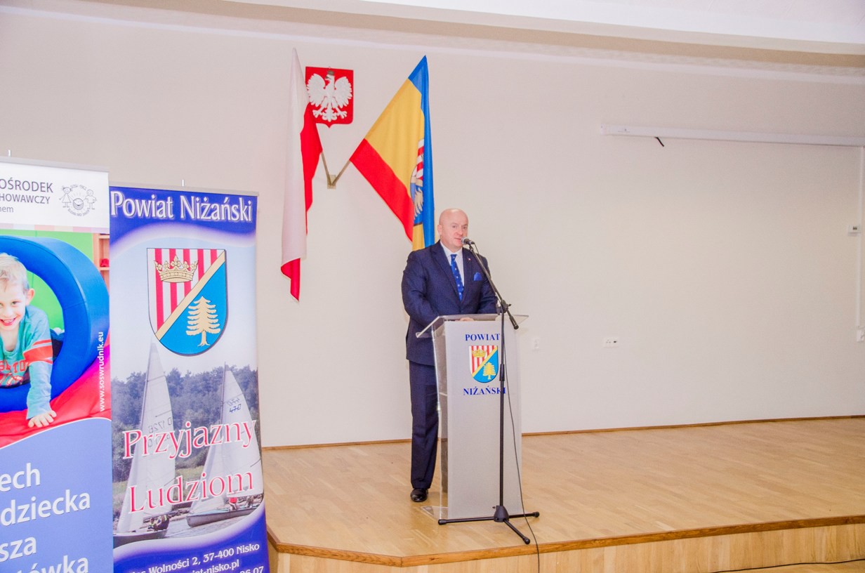 W Rudniku nad Sanem otwarto boisko wielofunkcyjne z siłownią terenową