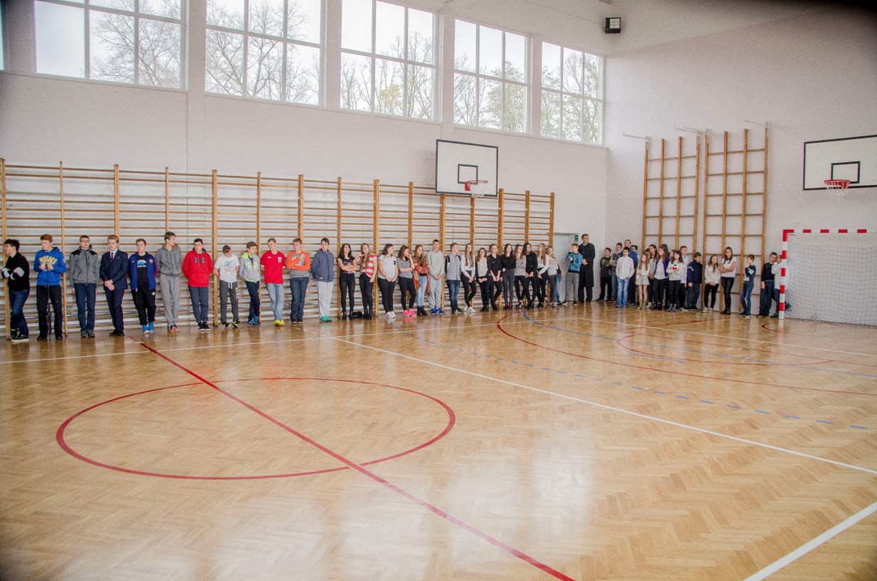 W Rudniku nad Sanem otwarto boisko wielofunkcyjne z siłownią terenową
