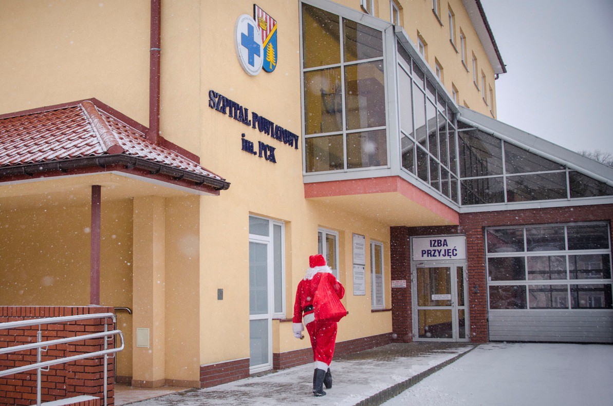 Mikołaj odwiedził małych pacjentów niżańskiego szpitala