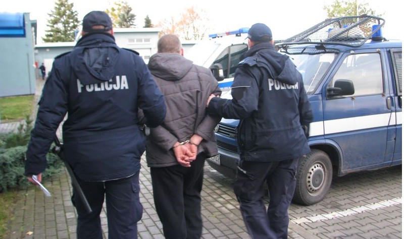 Poszukiwany do odbycia kary zgłosił pobicie przez kobietę