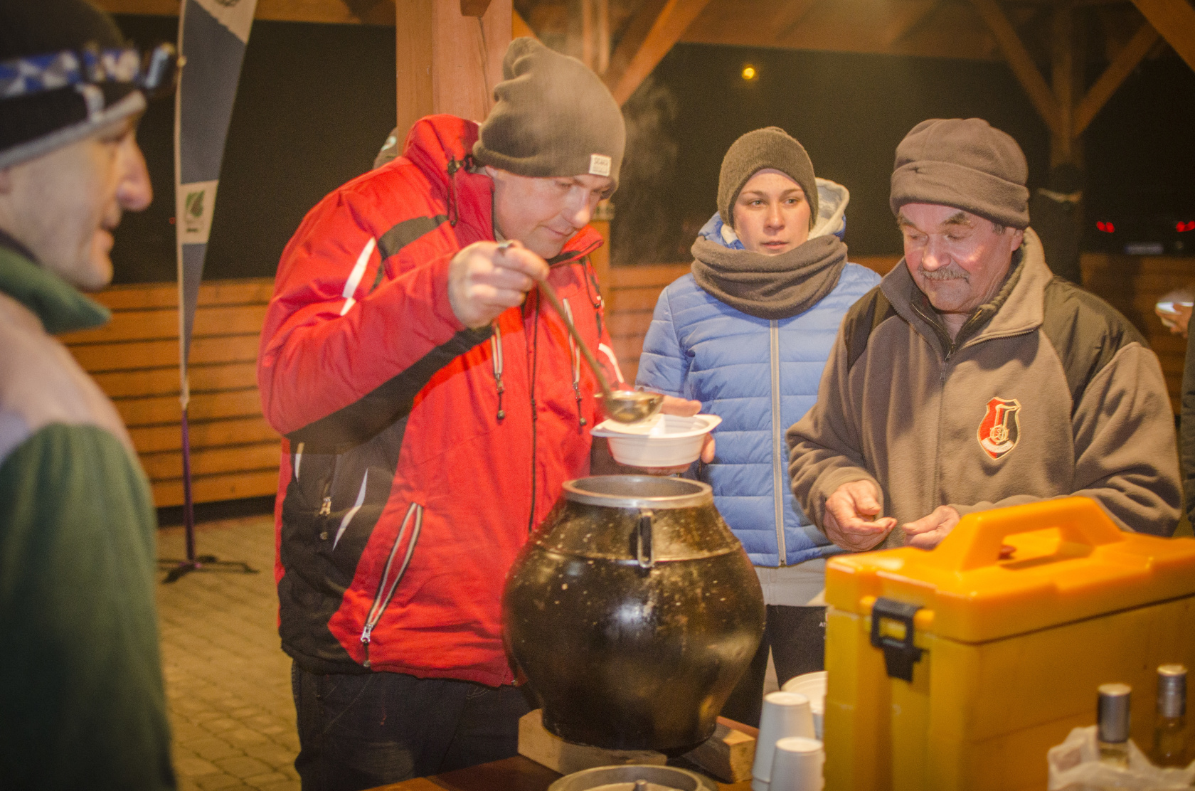 Nocne morsowanie z pochodniami w Jarocinie