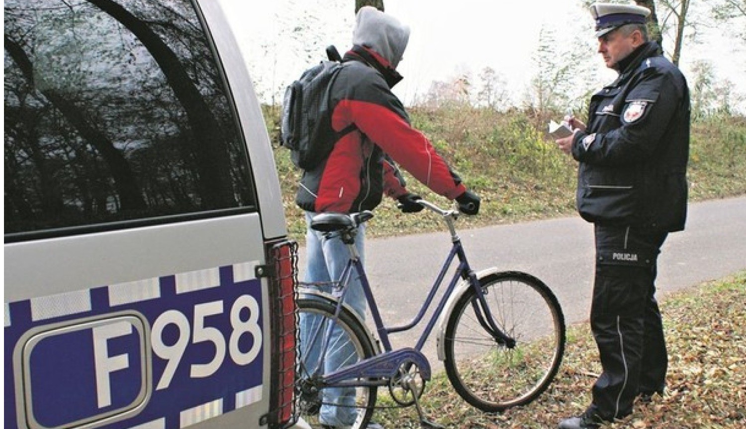 Kierowca zatrzymał pijanego rowerzystę