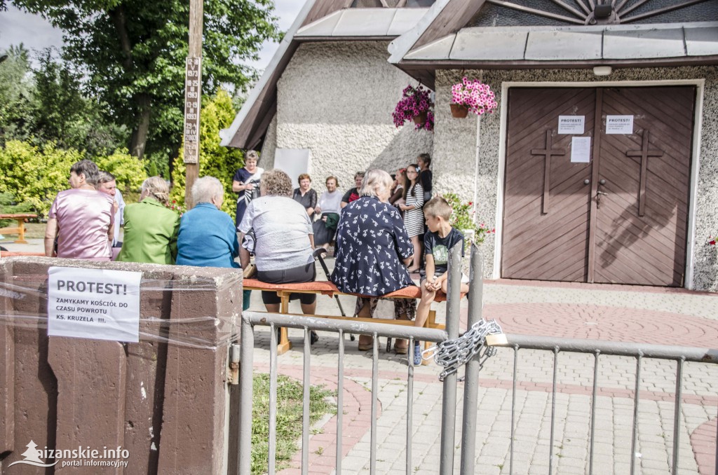 Blokada kościoła w Przędzelu