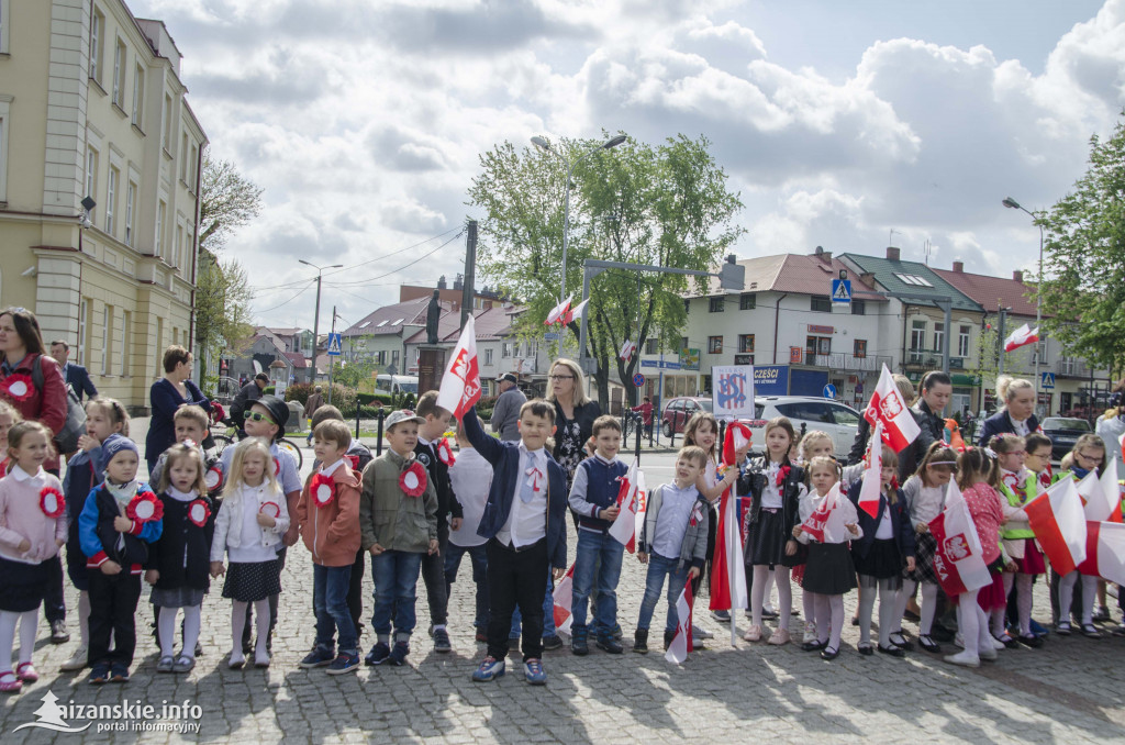 Przedszkolaki z biało-czerwoną