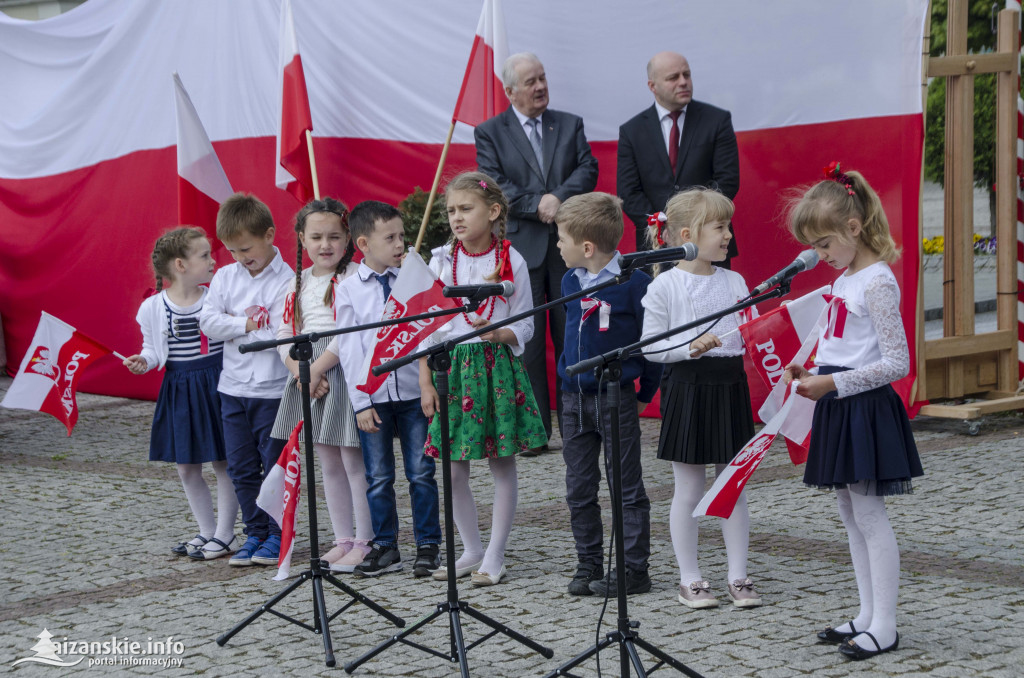 Przedszkolaki z biało-czerwoną