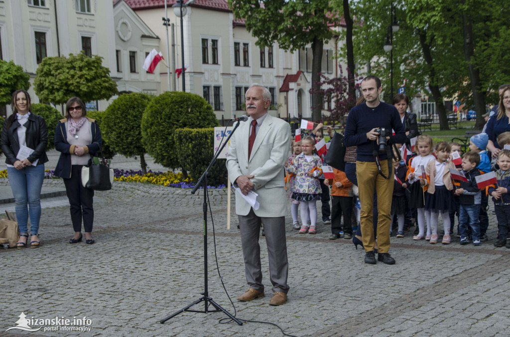 Przedszkolaki z biało-czerwoną