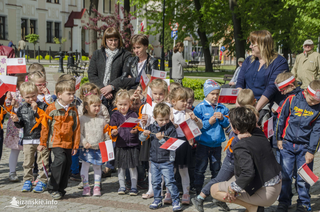 Przedszkolaki z biało-czerwoną