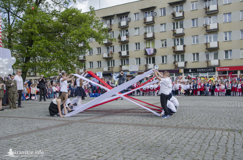 Przedszkolaki z biało-czerwoną