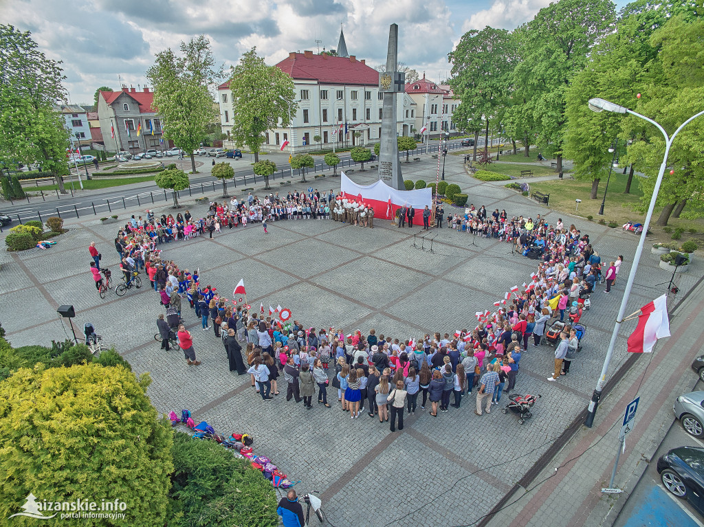 Przedszkolaki z biało-czerwoną