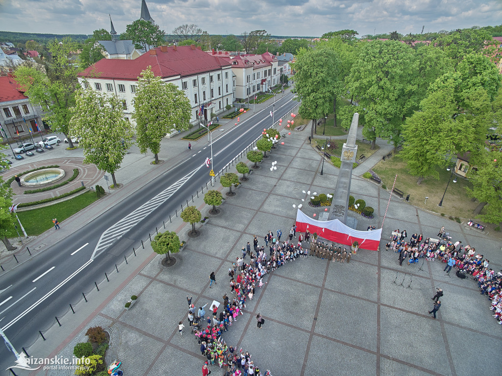 Przedszkolaki z biało-czerwoną