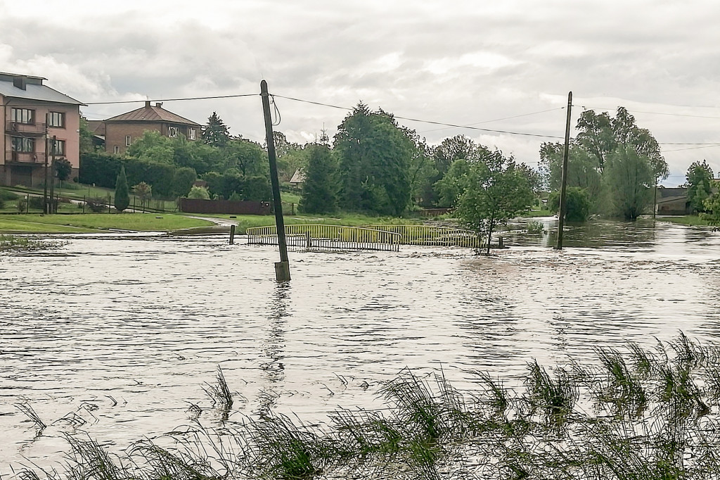 Cholewiana Góra i Jeżowe pod wodą