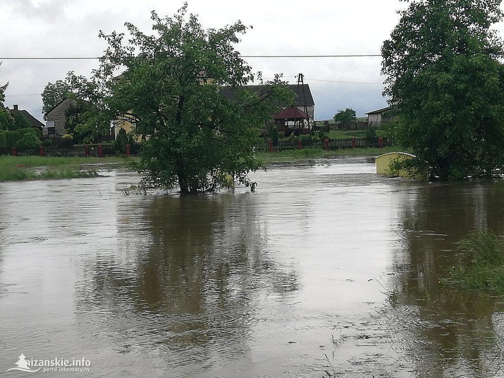 Cholewiana Góra i Jeżowe pod wodą