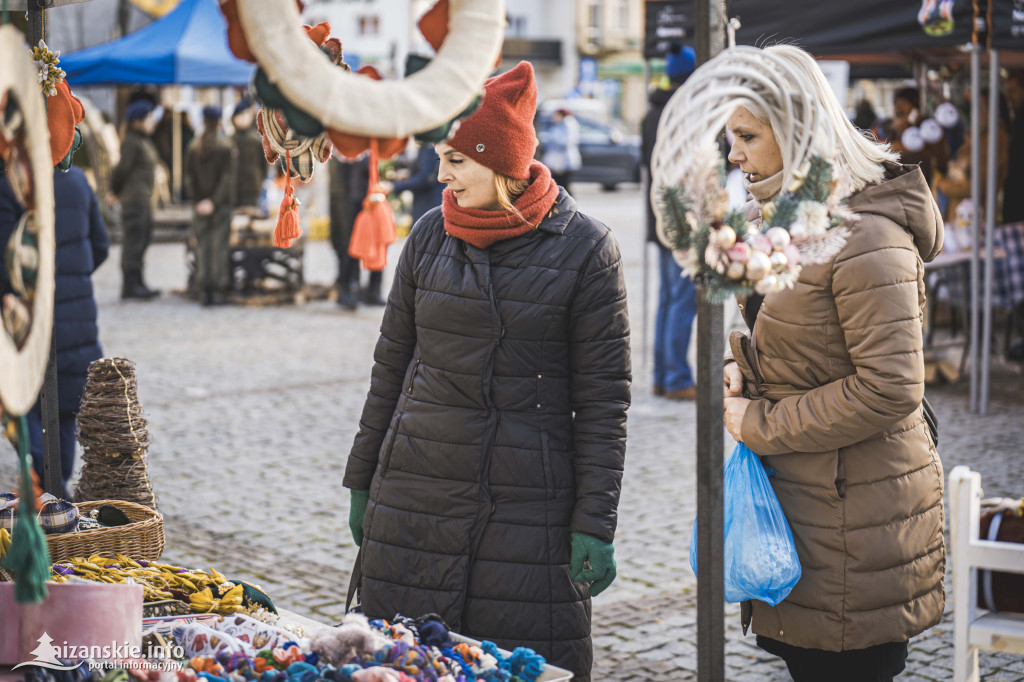 Świąteczny klimat podczas Jarmarku Bożonarodzeniowego w Nisku