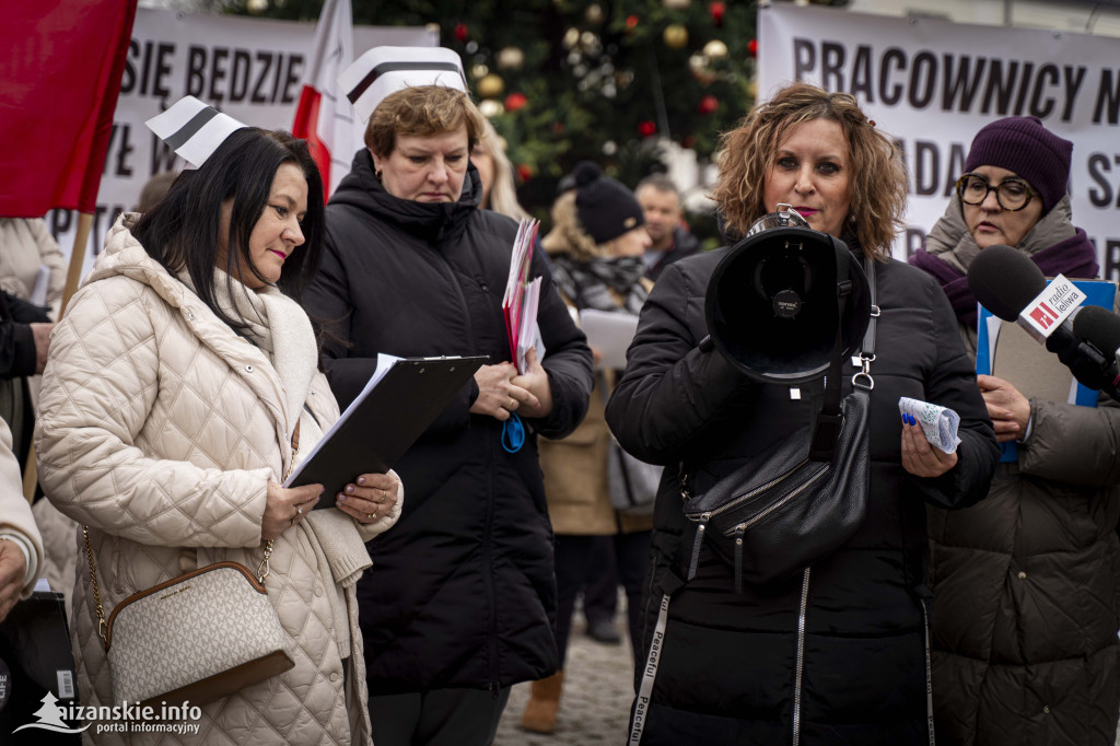 Protest w Nisku! Pracownicy szpitala wyszli na ulicę!