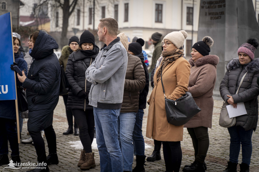 Protest w Nisku! Pracownicy szpitala wyszli na ulicę!