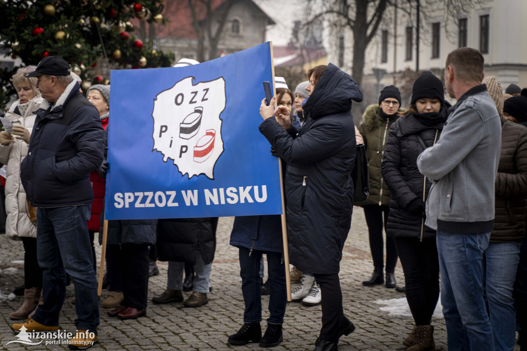 Protest w Nisku! Pracownicy szpitala wyszli na ulicę!