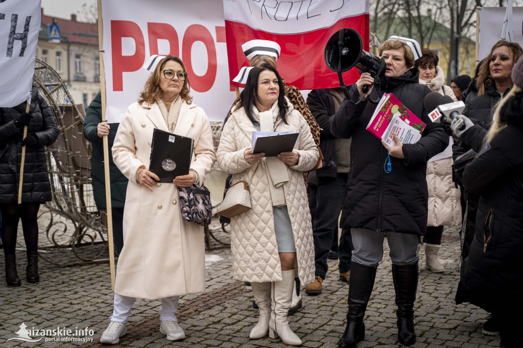 Protest w Nisku! Pracownicy szpitala wyszli na ulicę!