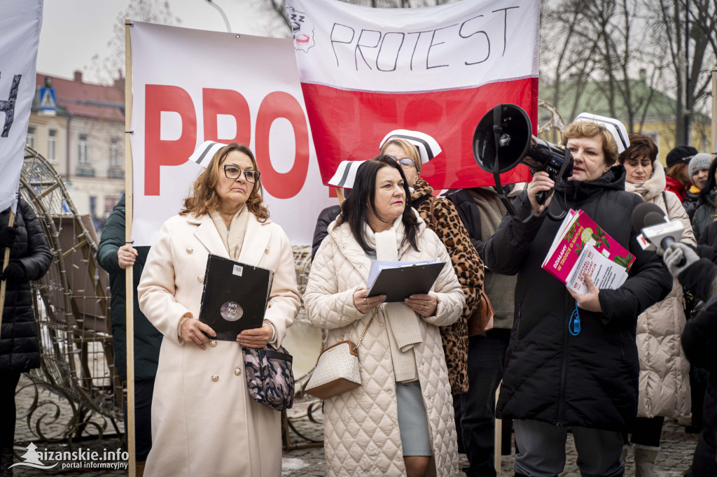 Protest w Nisku! Pracownicy szpitala wyszli na ulicę!