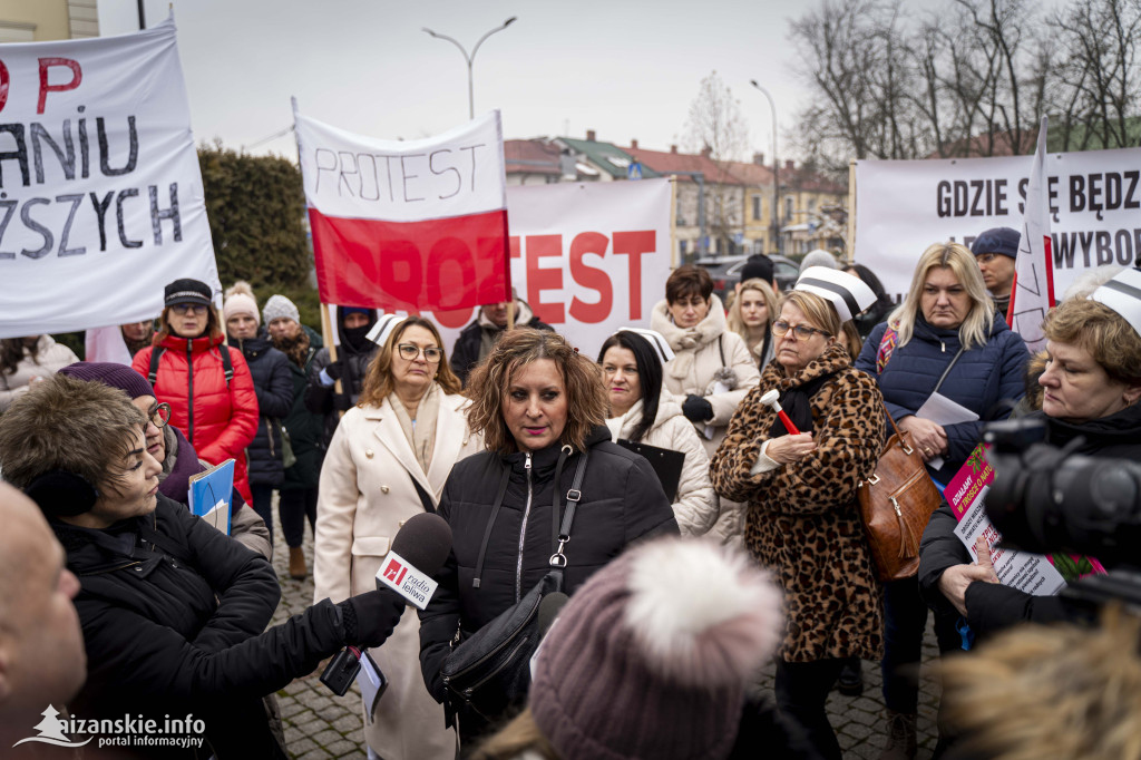 Protest w Nisku! Pracownicy szpitala wyszli na ulicę!