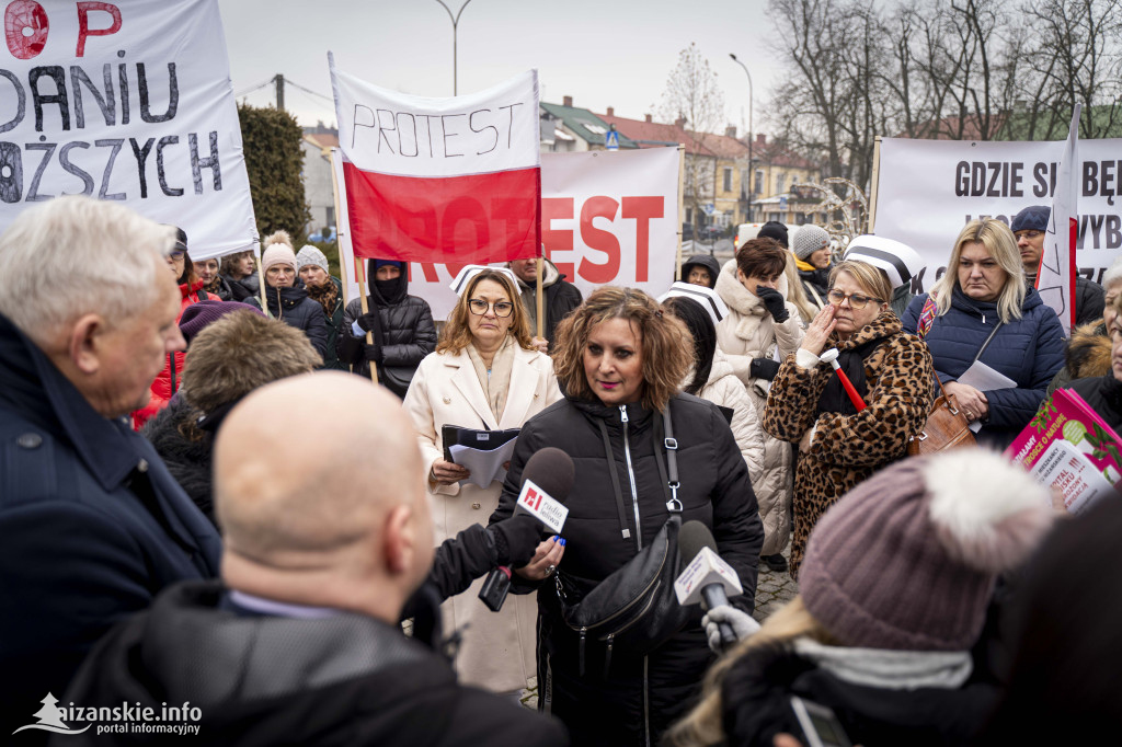 Protest w Nisku! Pracownicy szpitala wyszli na ulicę!